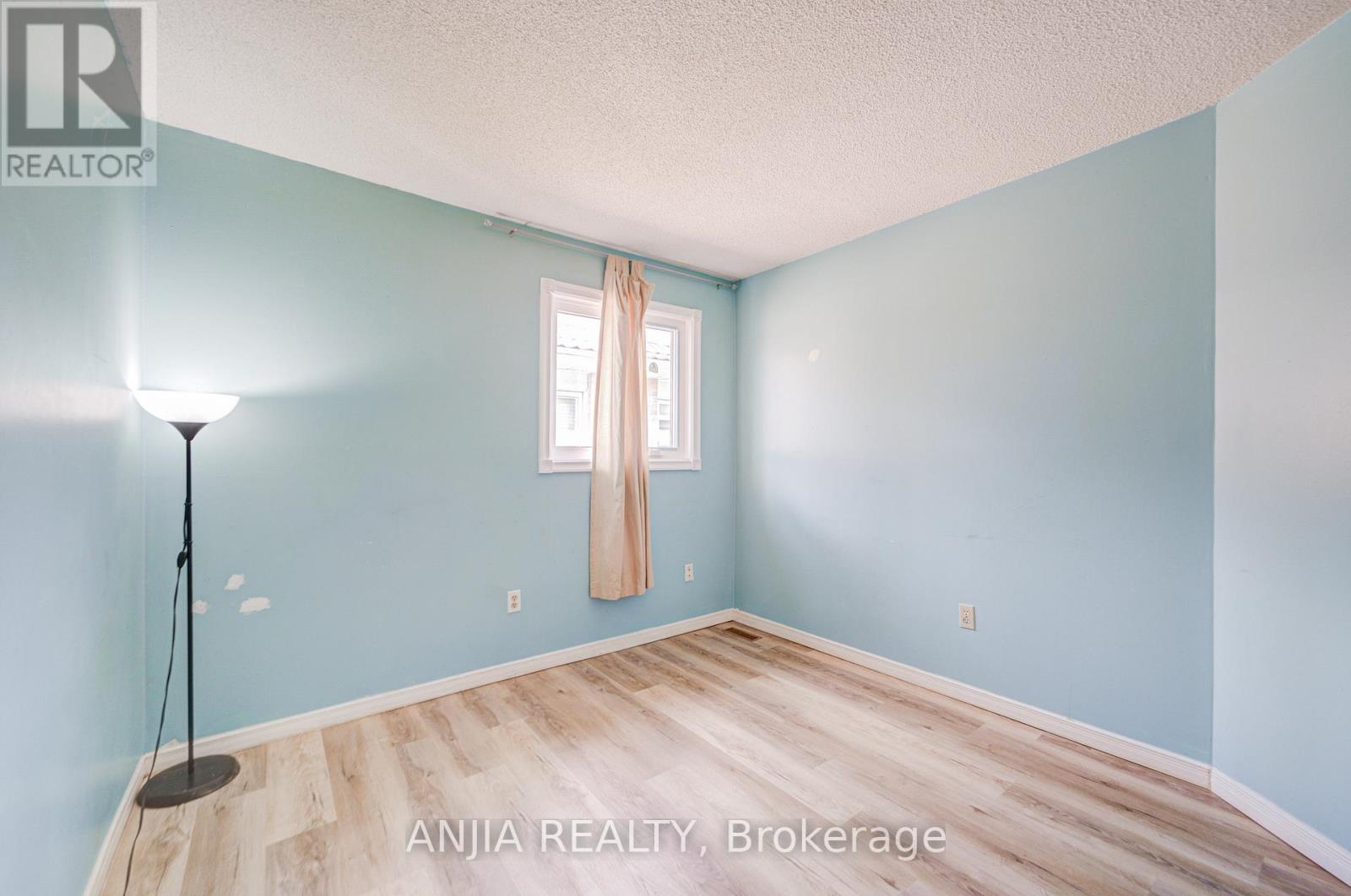 550 Bluesky Crescent, Mississauga (Hurontario), Ontario  L5R 2S2 - Photo 19 - W12390496