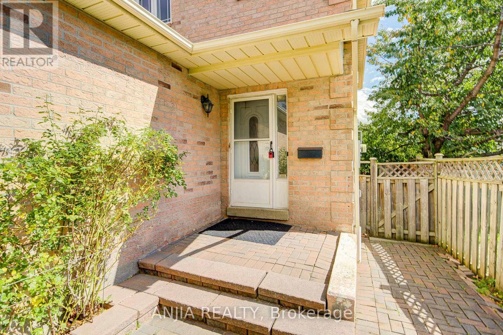 Property at 550 BLUESKY CRESCENT image 2