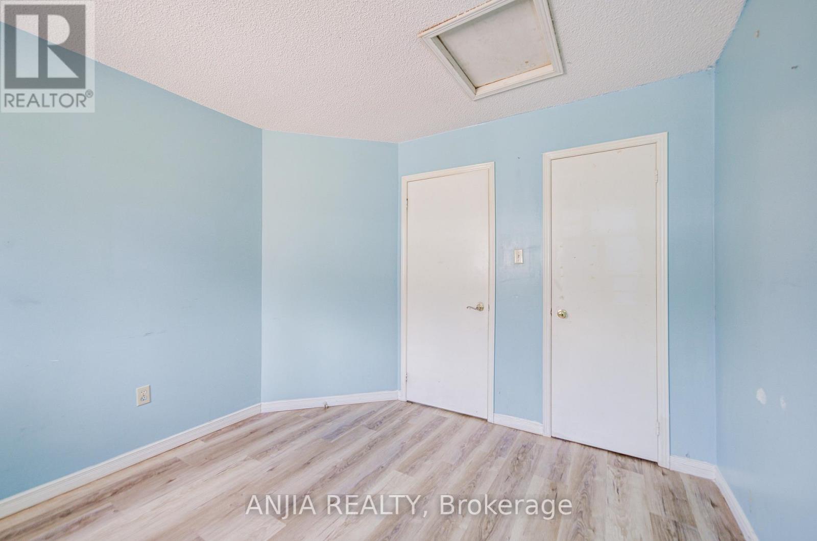 550 Bluesky Crescent, Mississauga (Hurontario), Ontario  L5R 2S2 - Photo 20 - W12390496