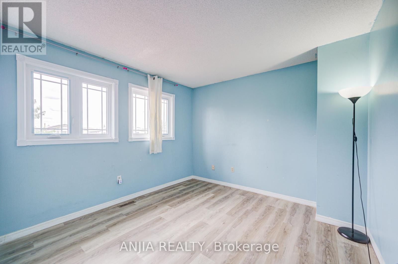 550 Bluesky Crescent, Mississauga (Hurontario), Ontario  L5R 2S2 - Photo 21 - W12390496