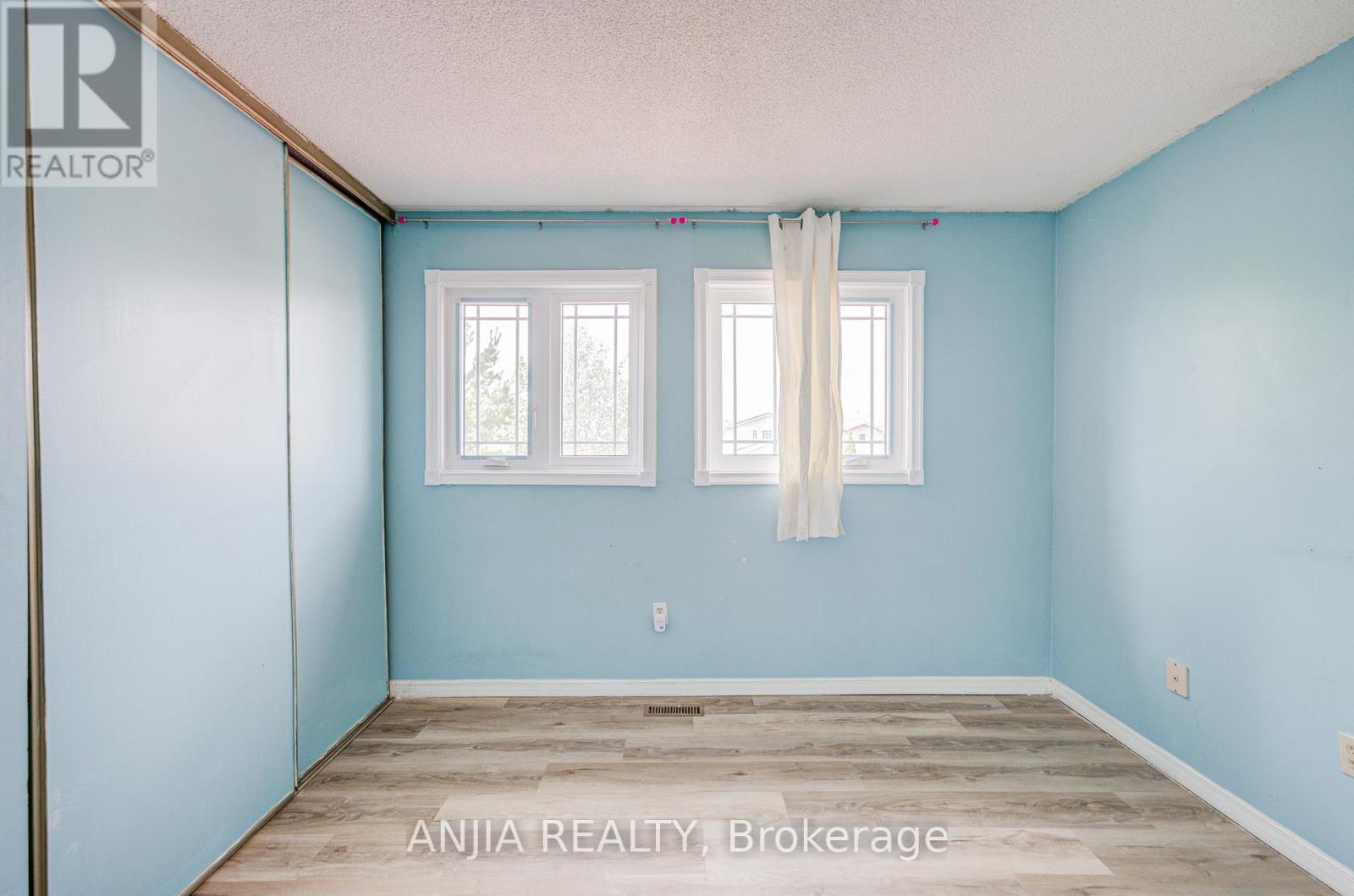 550 Bluesky Crescent, Mississauga (Hurontario), Ontario  L5R 2S2 - Photo 22 - W12390496