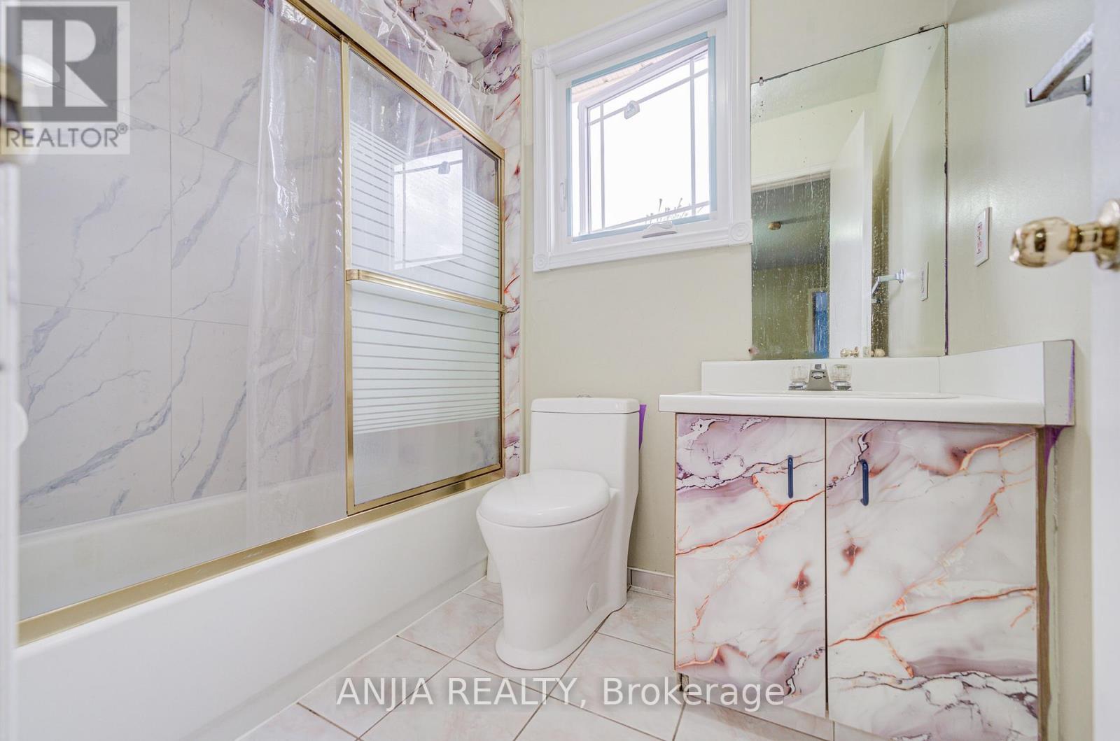 550 Bluesky Crescent, Mississauga (Hurontario), Ontario  L5R 2S2 - Photo 23 - W12390496