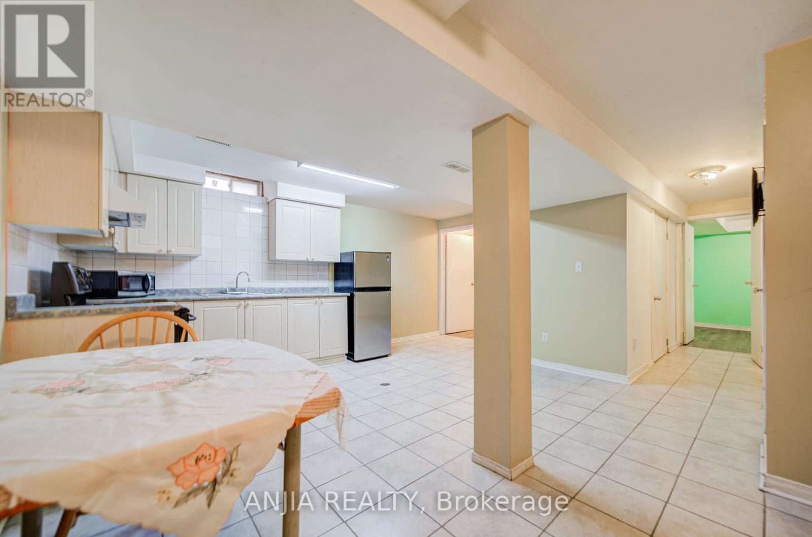 550 Bluesky Crescent, Mississauga (Hurontario), Ontario  L5R 2S2 - Photo 25 - W12390496