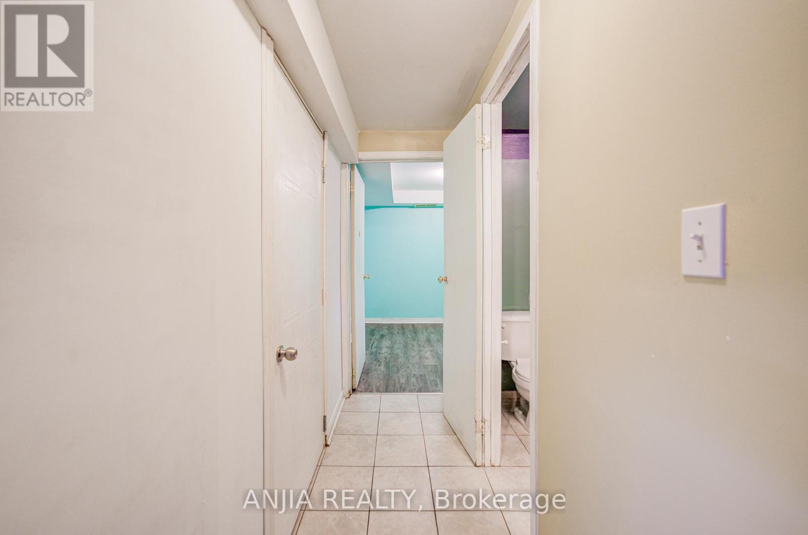 550 Bluesky Crescent, Mississauga (Hurontario), Ontario  L5R 2S2 - Photo 31 - W12390496