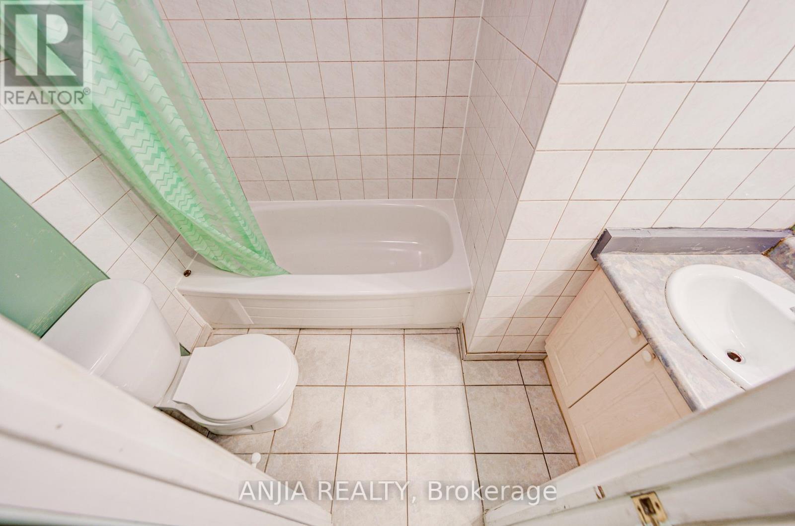 550 Bluesky Crescent, Mississauga (Hurontario), Ontario  L5R 2S2 - Photo 33 - W12390496