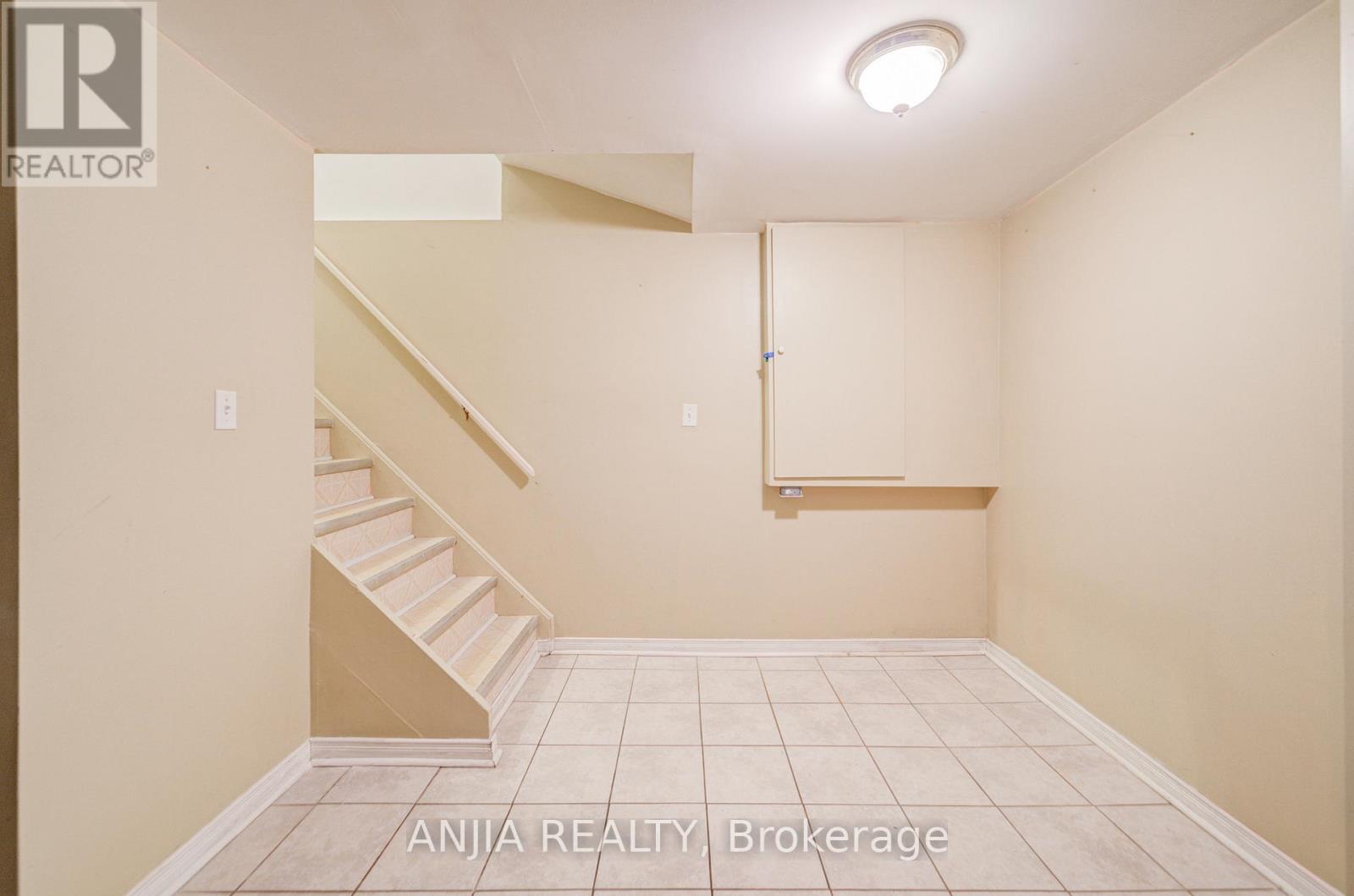 550 Bluesky Crescent, Mississauga (Hurontario), Ontario  L5R 2S2 - Photo 36 - W12390496