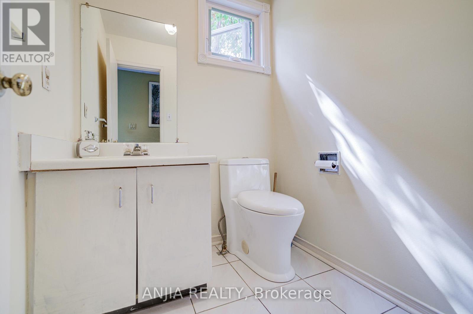 550 Bluesky Crescent, Mississauga (Hurontario), Ontario  L5R 2S2 - Photo 37 - W12390496