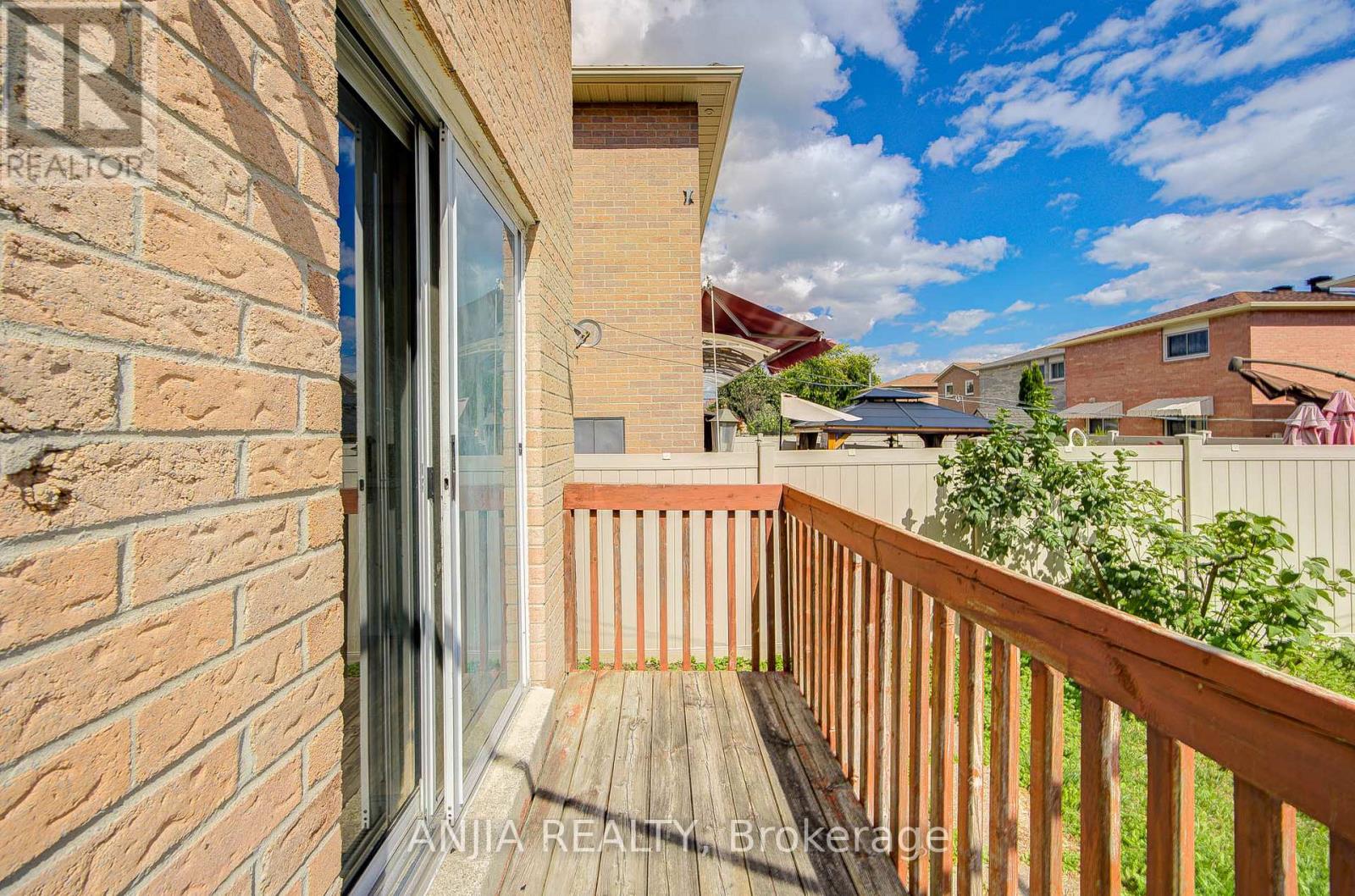550 Bluesky Crescent, Mississauga (Hurontario), Ontario  L5R 2S2 - Photo 38 - W12390496