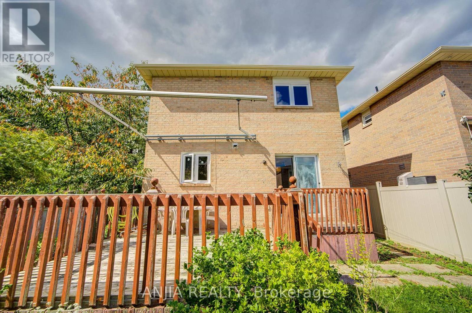 550 Bluesky Crescent, Mississauga (Hurontario), Ontario  L5R 2S2 - Photo 41 - W12390496