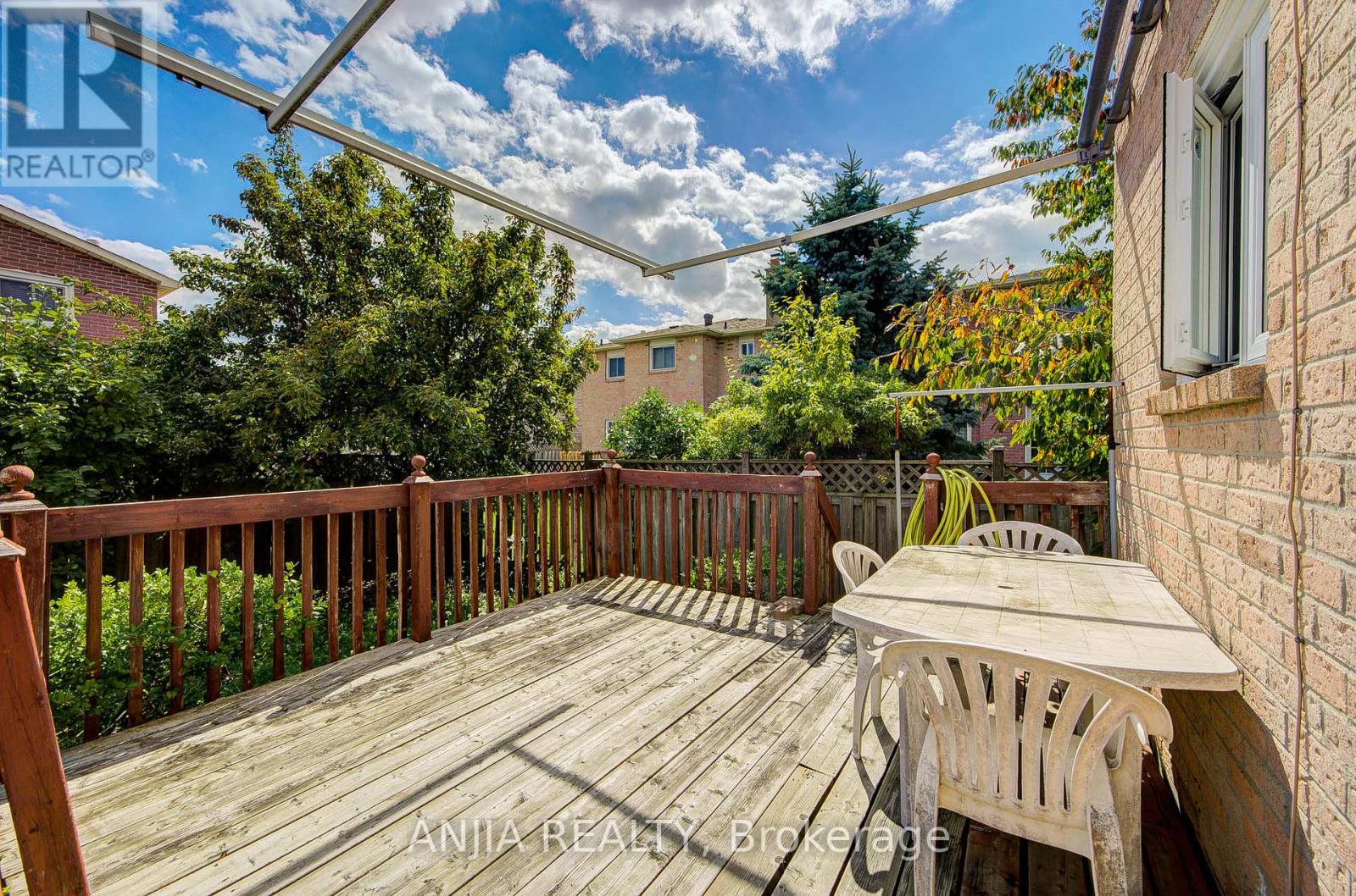 550 Bluesky Crescent, Mississauga (Hurontario), Ontario  L5R 2S2 - Photo 42 - W12390496