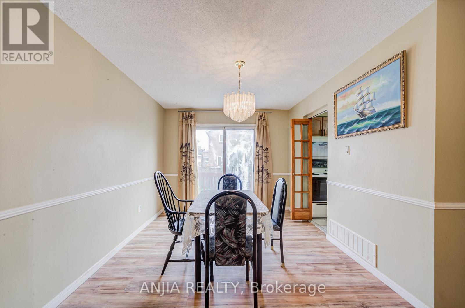 Property at 550 BLUESKY CRESCENT image 5