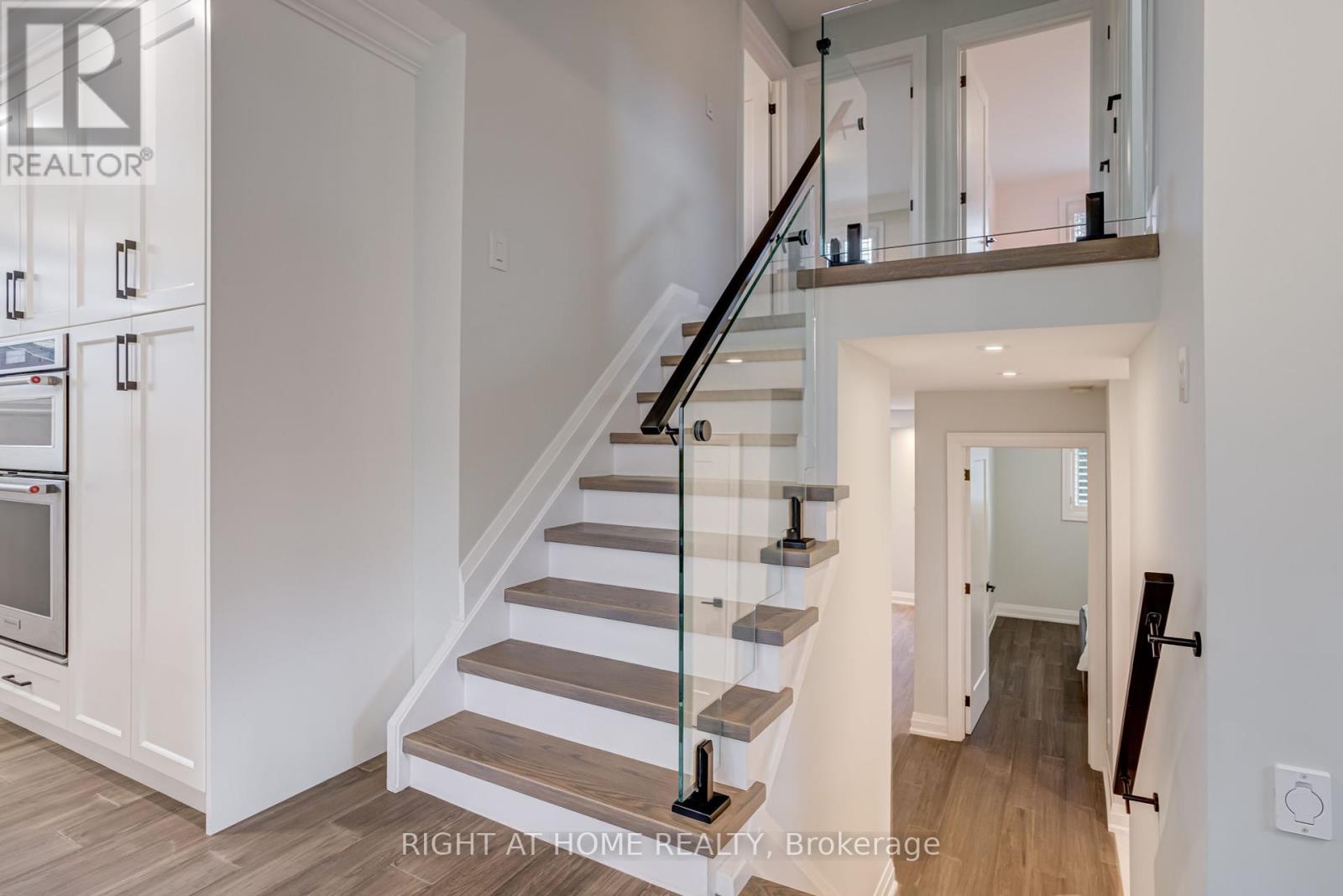 260 Louis Drive, Mississauga, Ontario  L5B 1Y9 - Photo 19 - W12390502