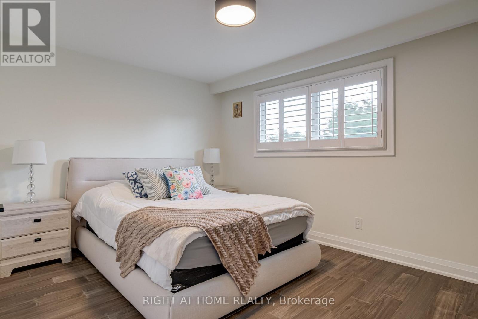 260 Louis Drive, Mississauga, Ontario  L5B 1Y9 - Photo 21 - W12390502