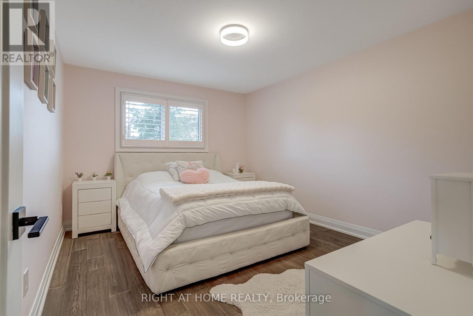 260 Louis Drive, Mississauga, Ontario  L5B 1Y9 - Photo 23 - W12390502