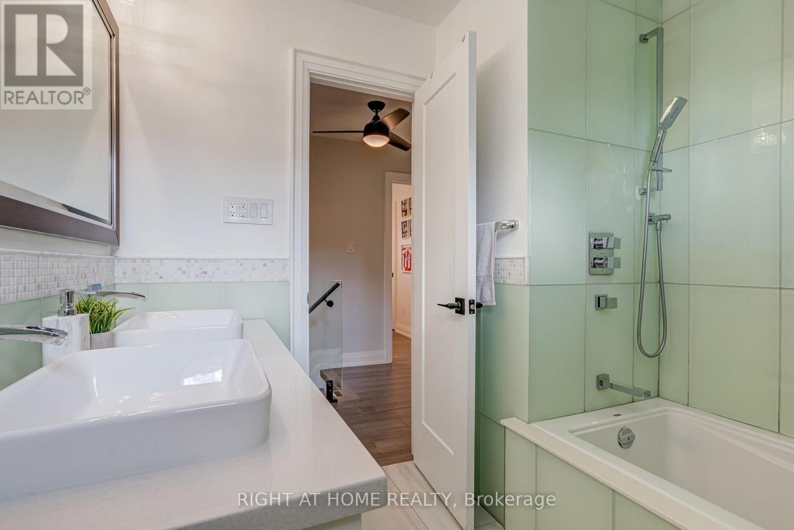 260 Louis Drive, Mississauga, Ontario  L5B 1Y9 - Photo 25 - W12390502