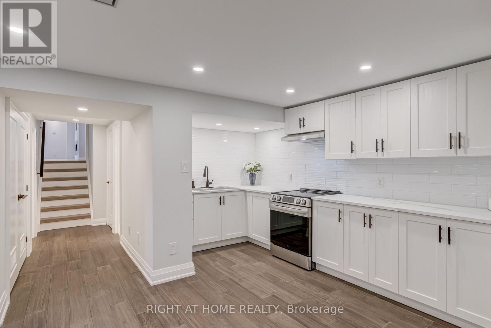 260 Louis Drive, Mississauga, Ontario  L5B 1Y9 - Photo 33 - W12390502
