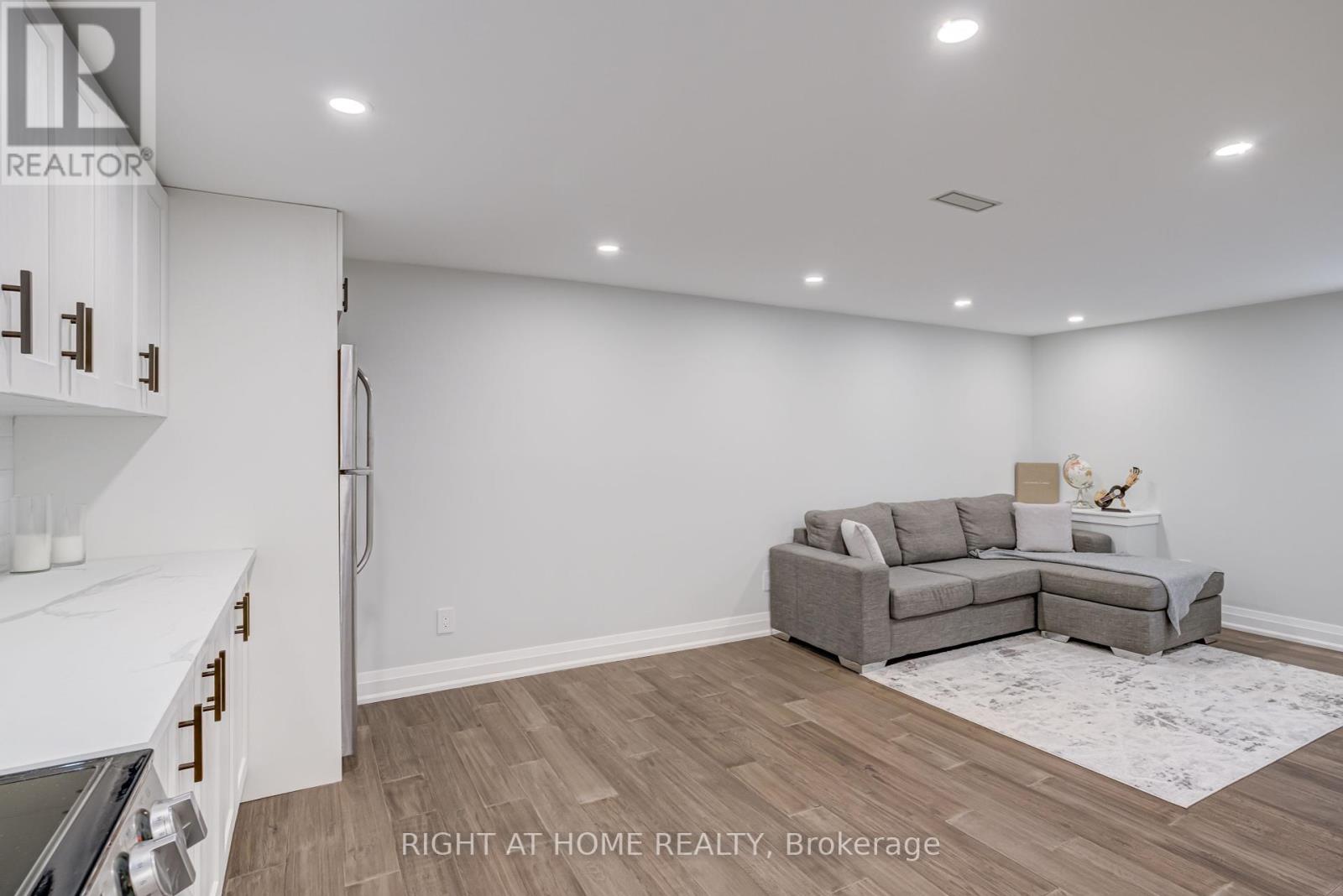 260 Louis Drive, Mississauga, Ontario  L5B 1Y9 - Photo 35 - W12390502