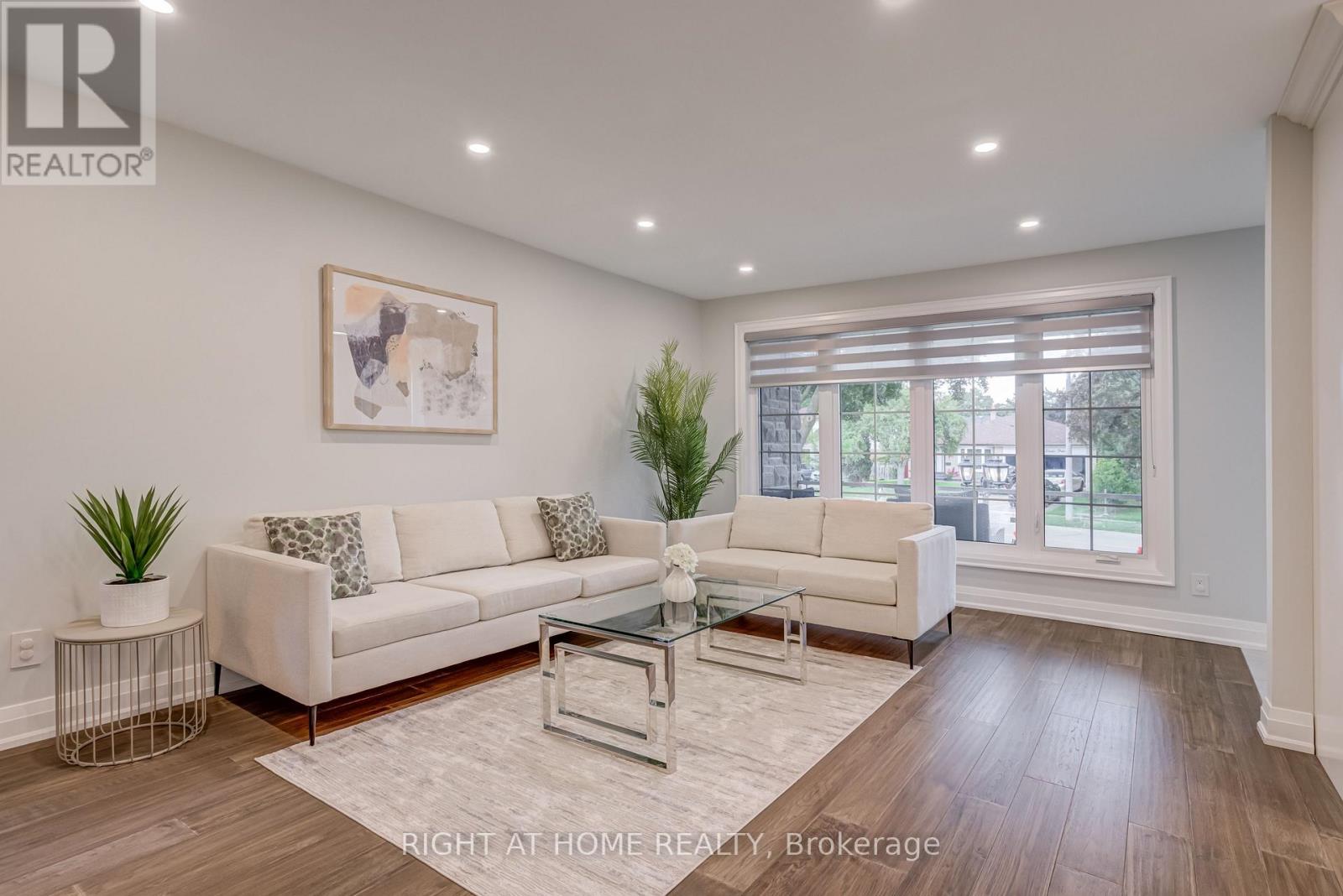 260 Louis Drive, Mississauga, Ontario  L5B 1Y9 - Photo 7 - W12390502