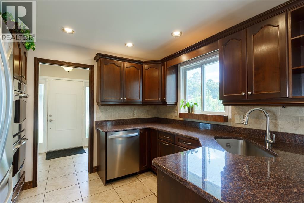 70 Ashby Crescent, Sarnia, Ontario  N7S 4L6 - Photo 11 - 25022787