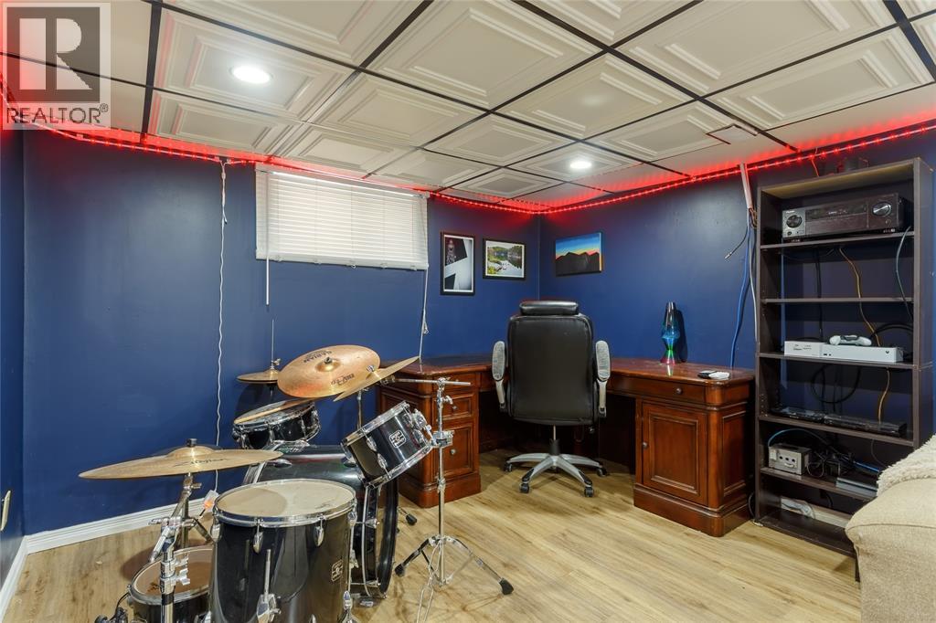 70 Ashby Crescent, Sarnia, Ontario  N7S 4L6 - Photo 33 - 25022787