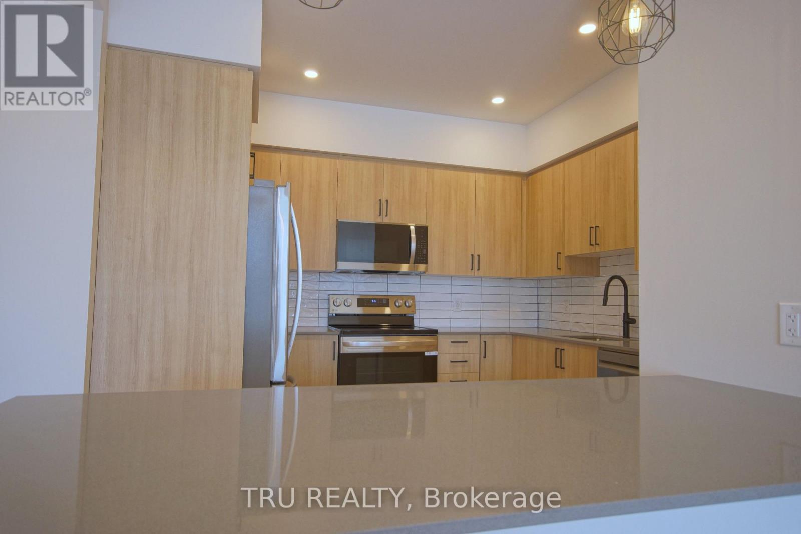 1353b Gosset Street N, Ottawa, Ontario  K1B 3P6 - Photo 9 - X12237060