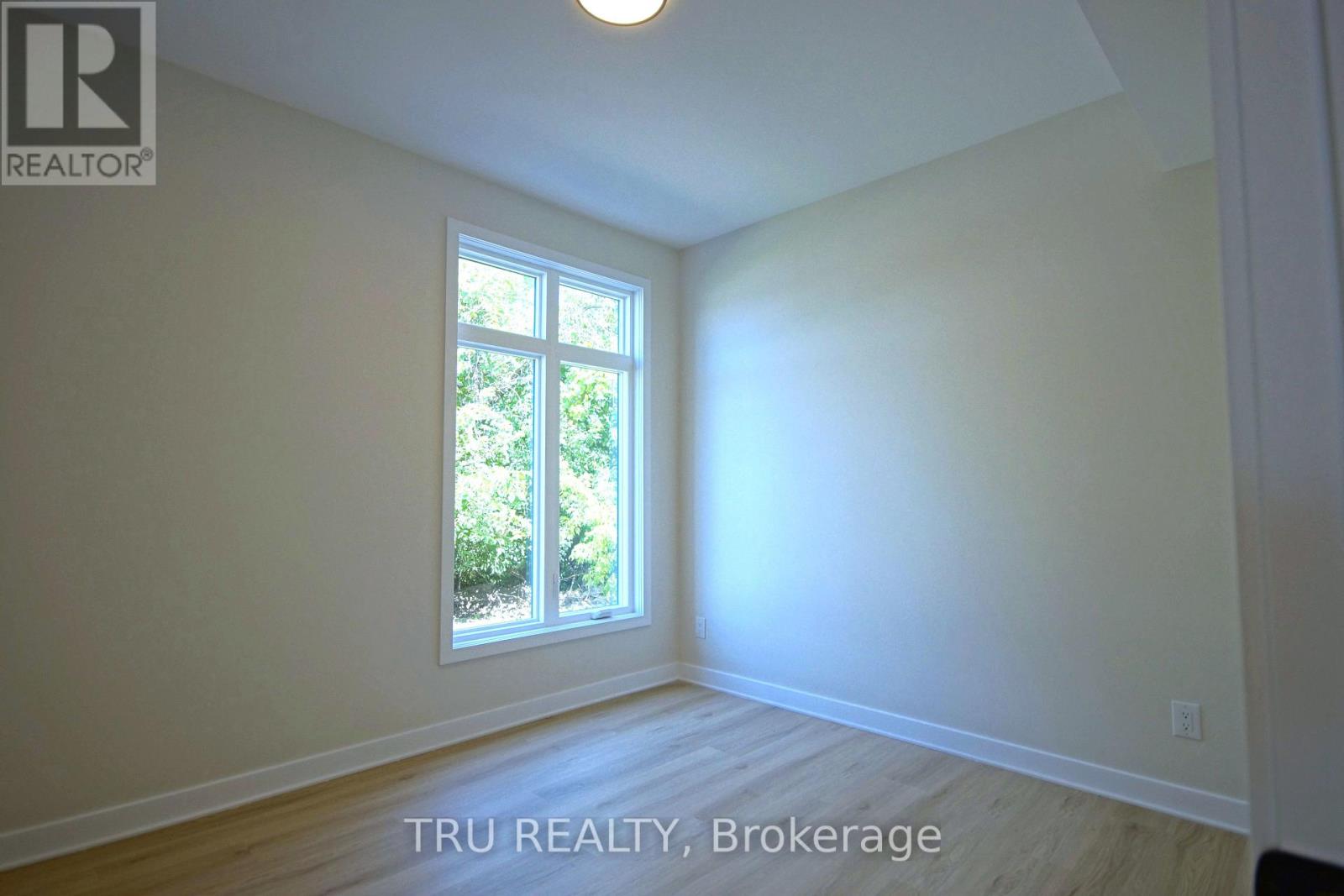 1353b Gosset Street N, Ottawa, Ontario  K1B 3P6 - Photo 14 - X12237060