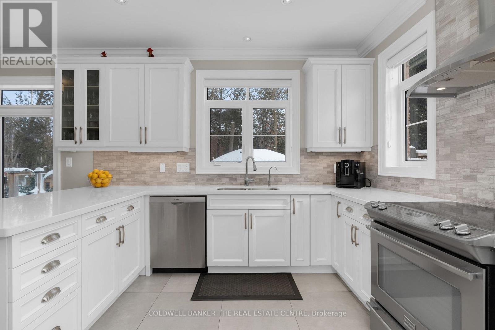 376 Tollendal Mill Road, Barrie (South Shore), Ontario  L4N 7T1 - Photo 12 - S12390225