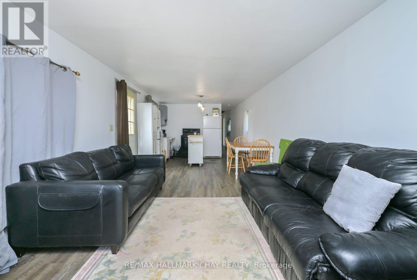 32 Shamrock Crescent, Essa, Ontario  L3W 0A5 - Photo 11 - N12390527