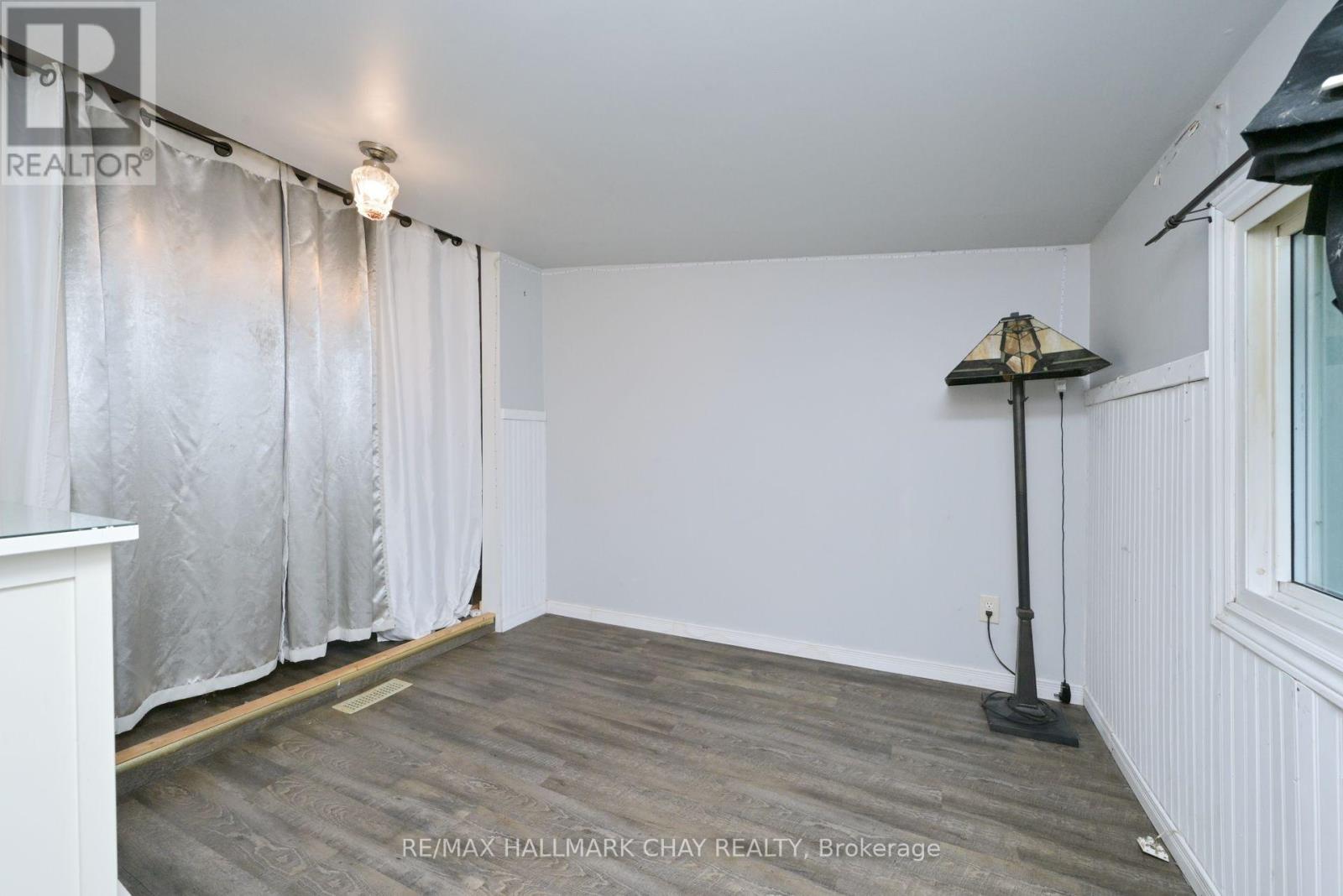 32 Shamrock Crescent, Essa, Ontario  L3W 0A5 - Photo 12 - N12390527