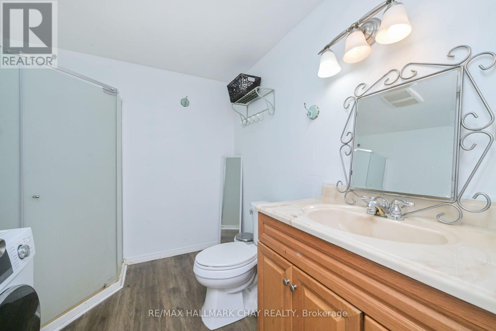32 Shamrock Crescent, Essa, Ontario  L3W 0A5 - Photo 16 - N12390527