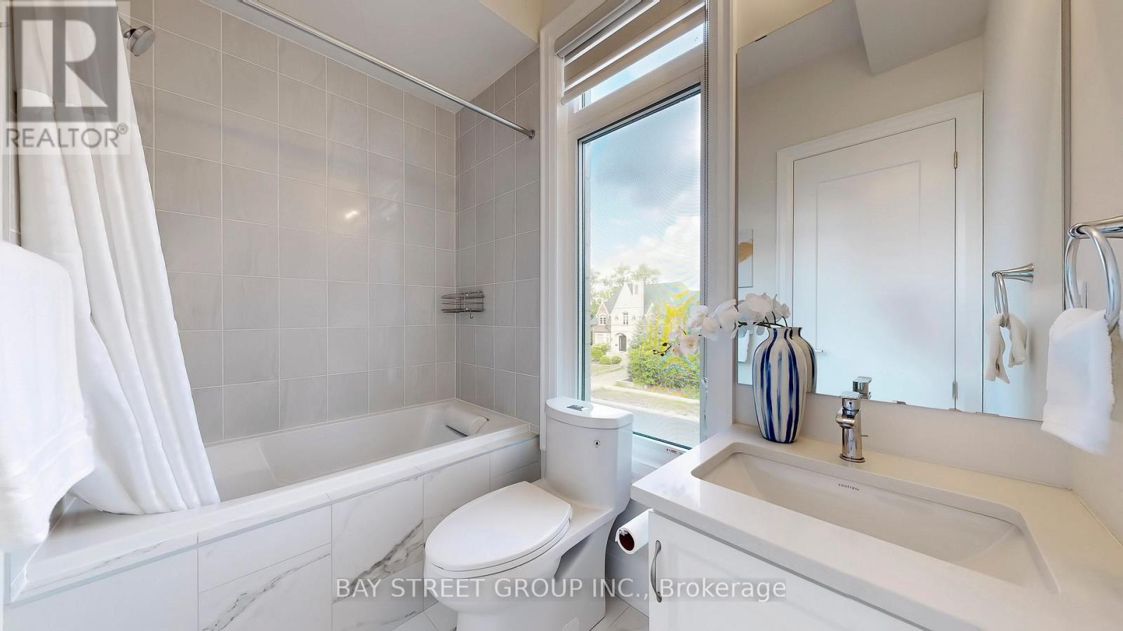165 Hillsview Drive, Richmond Hill, Ontario  L4C 8R3 - Photo 25 - N12390548