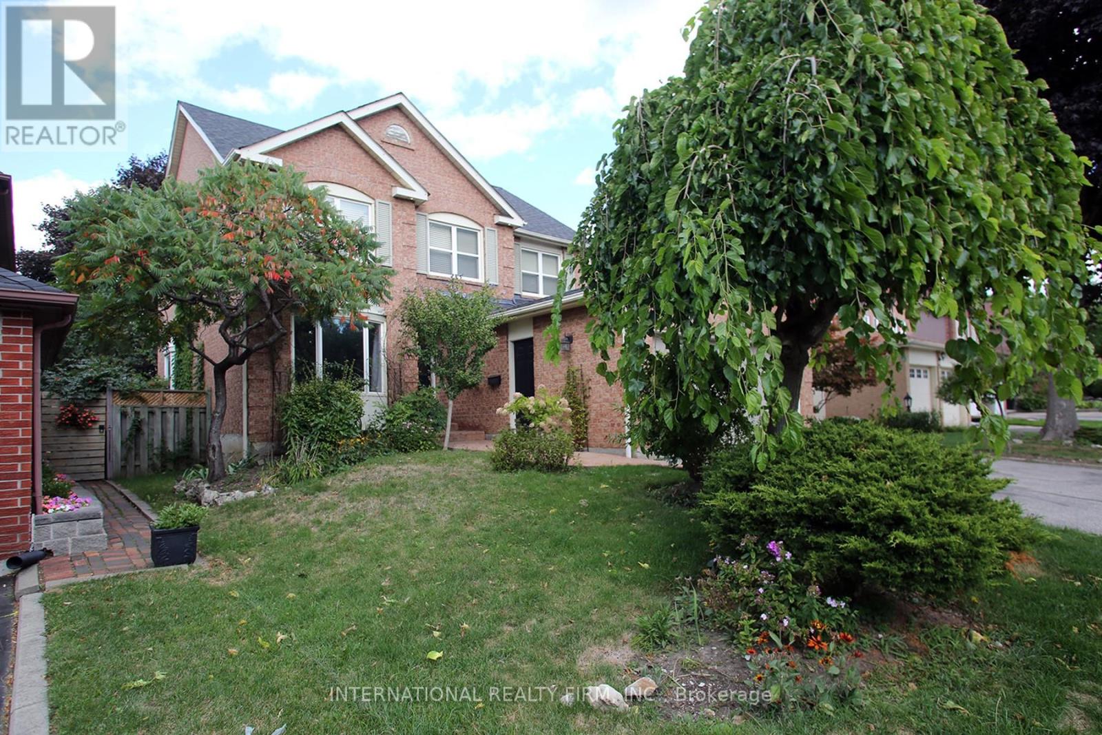 Property at 22 LARKIN AVENUE image 2