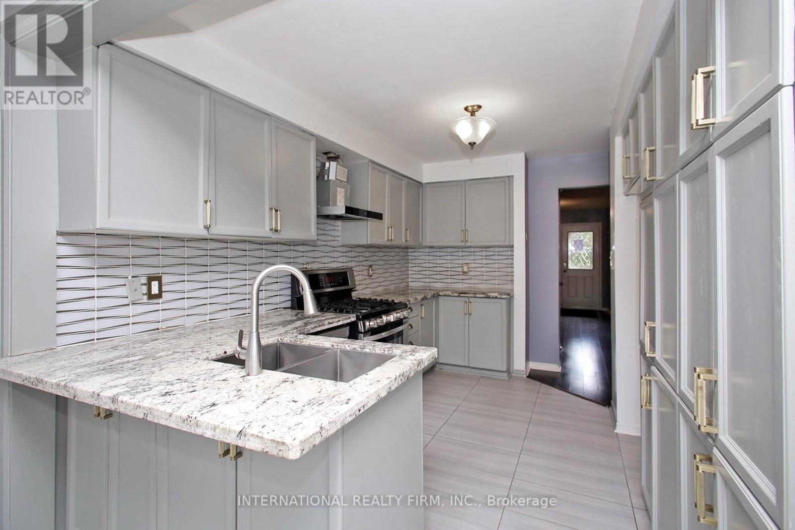 22 Larkin Avenue, Markham, Ontario  L3P 4R3 - Photo 6 - N12390577