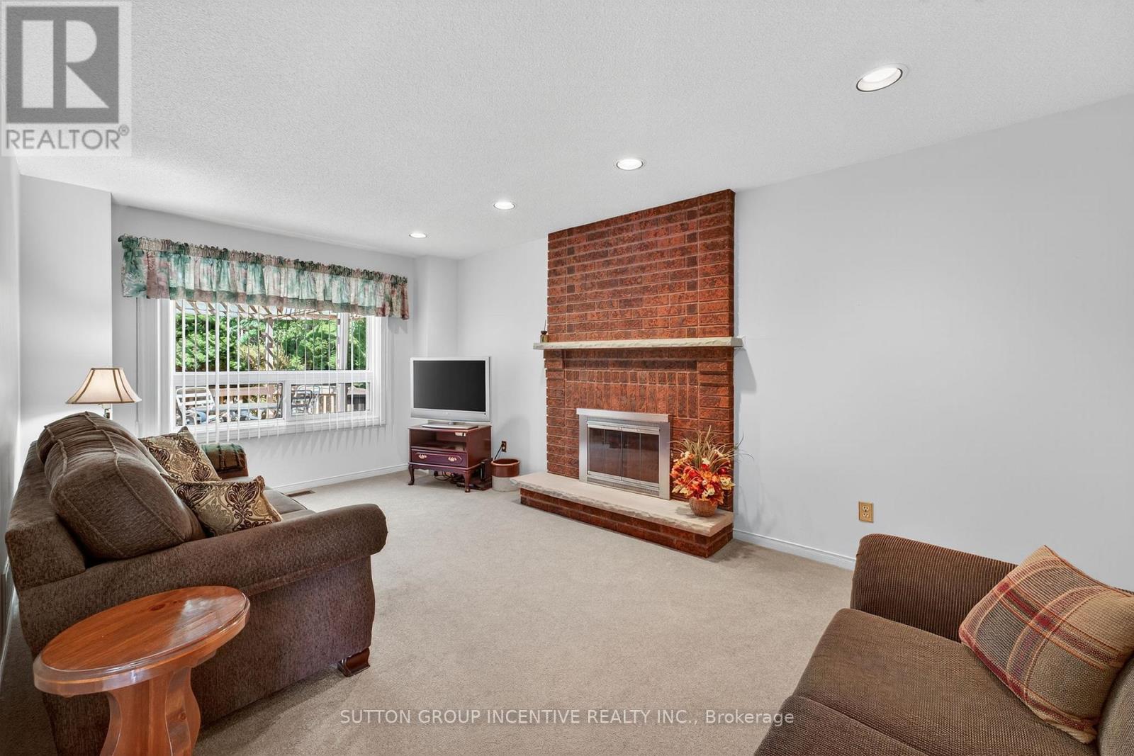 26 Peck Street, Barrie (Painswick North), Ontario  L4N 7H4 - Photo 15 - S12390521
