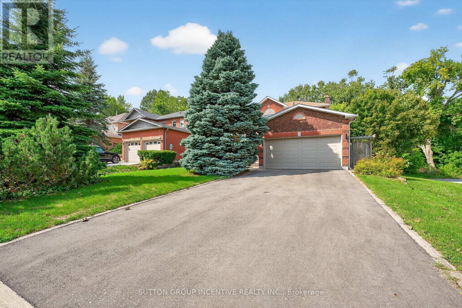 26 Peck Street, Barrie (Painswick North), Ontario  L4N 7H4 - Photo 3 - S12390521
