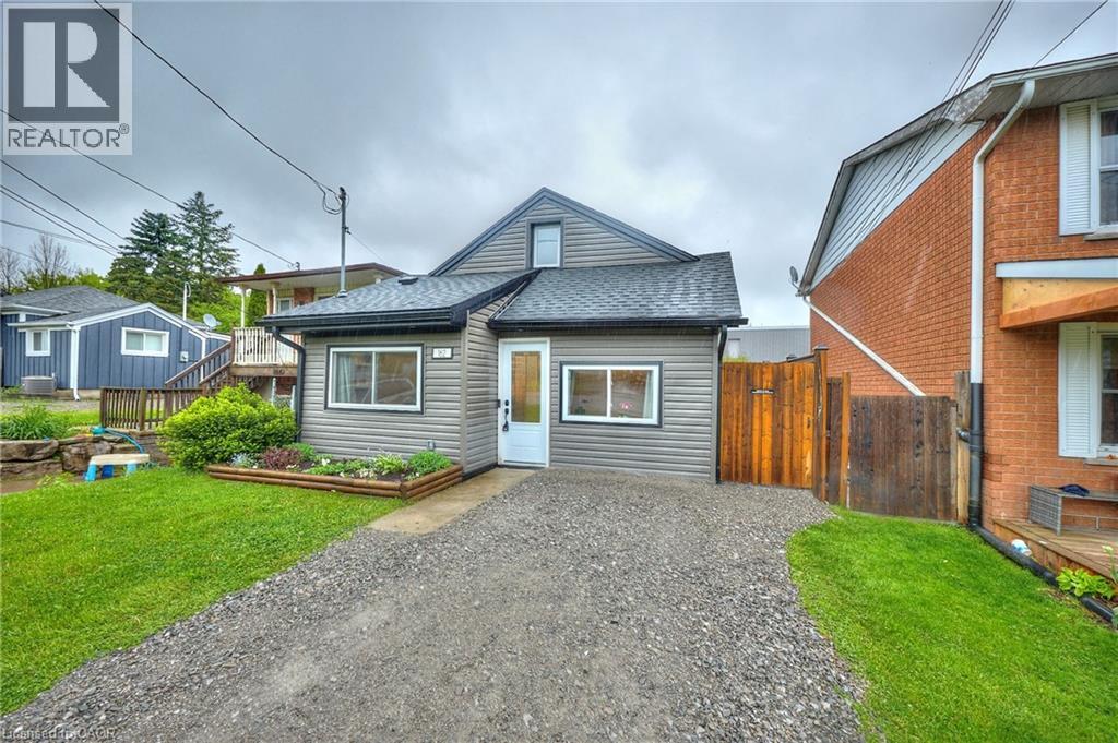 Property at 162 DUFFERIN Avenue image 3
