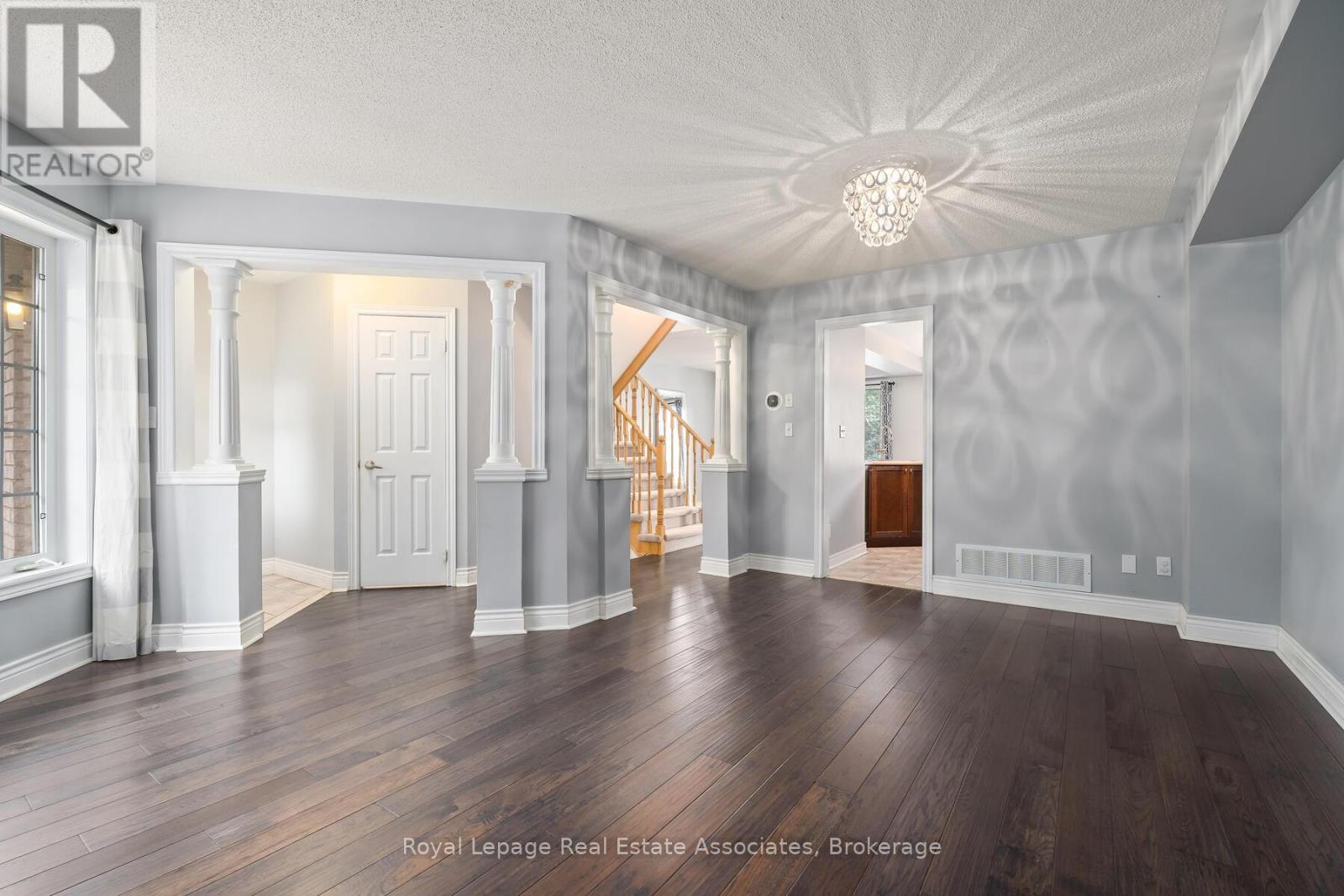 149 Mowat Crescent, Halton Hills (Georgetown), Ontario  L7G 6A8 - Photo 11 - W12390523