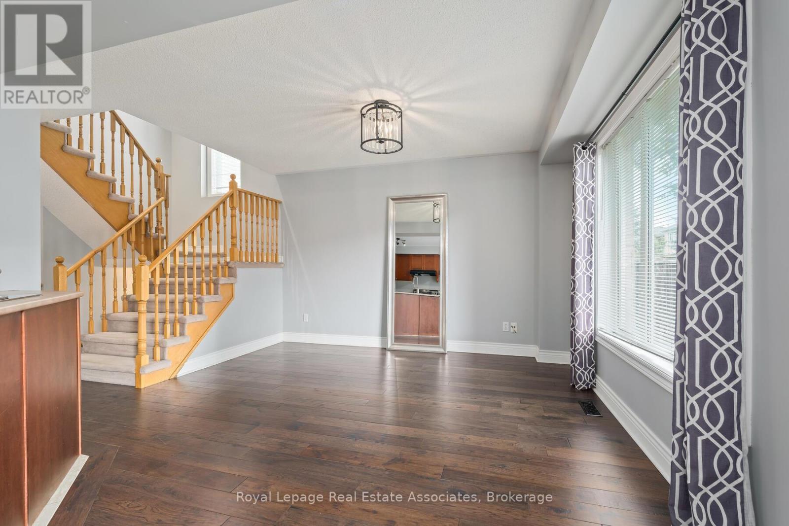 149 Mowat Crescent, Halton Hills (Georgetown), Ontario  L7G 6A8 - Photo 13 - W12390523