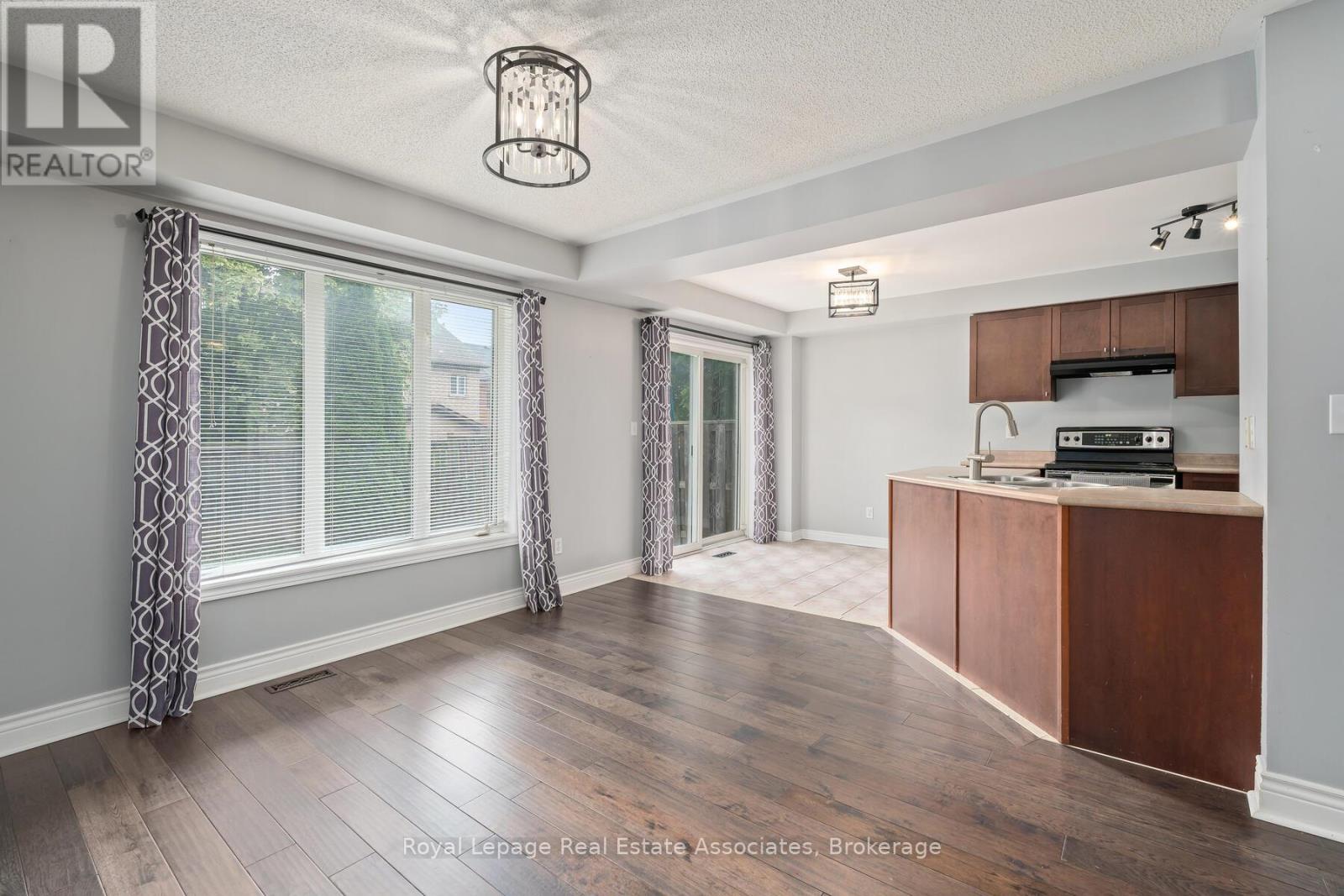 149 Mowat Crescent, Halton Hills (Georgetown), Ontario  L7G 6A8 - Photo 14 - W12390523