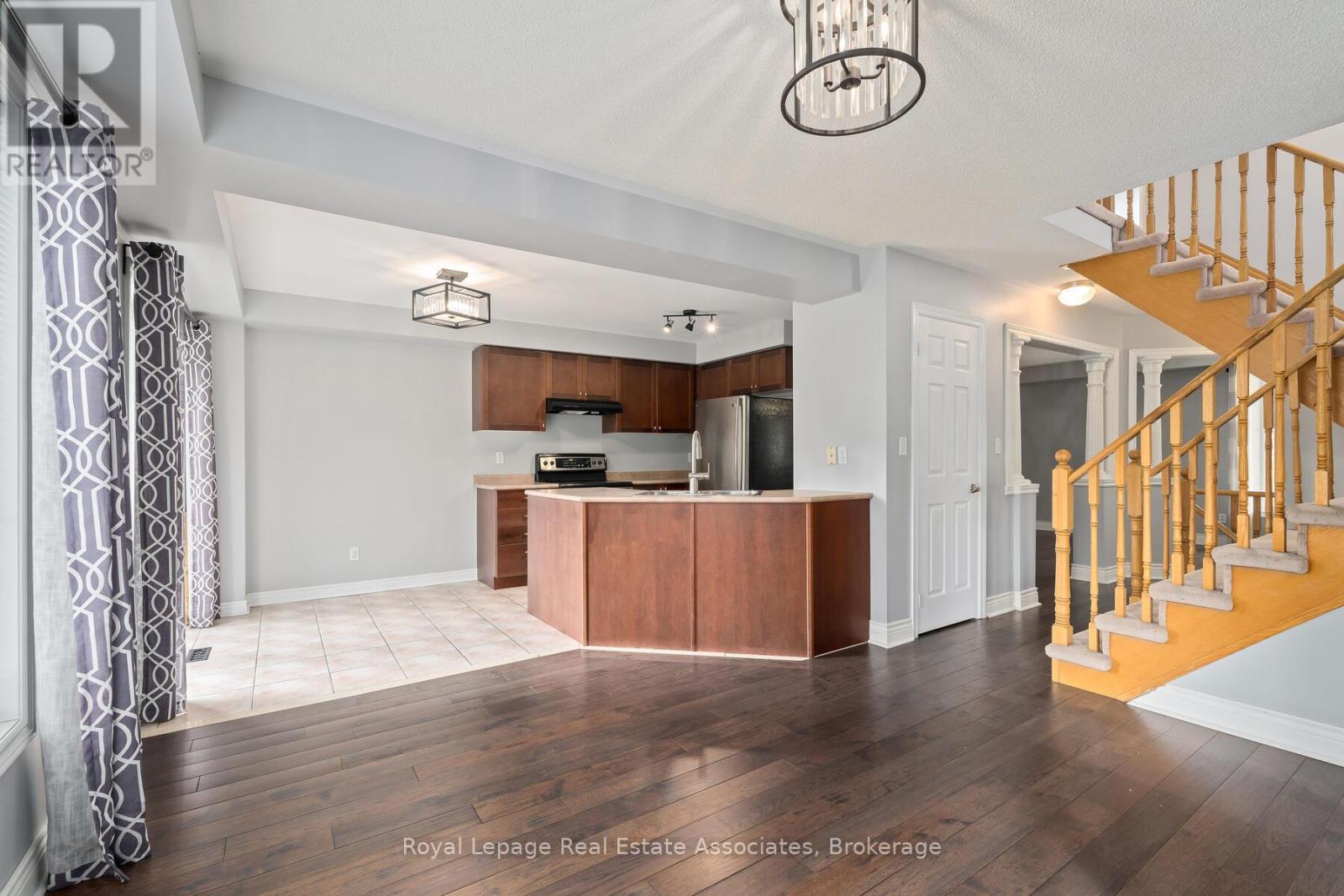 149 Mowat Crescent, Halton Hills (Georgetown), Ontario  L7G 6A8 - Photo 16 - W12390523