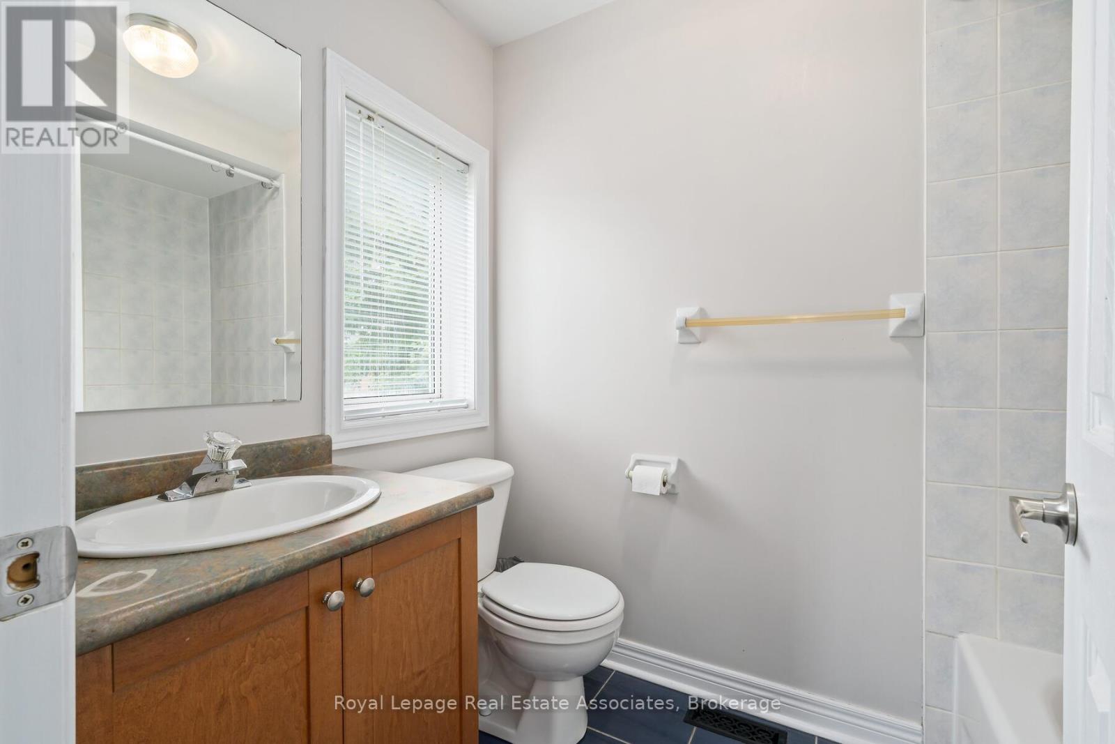 149 Mowat Crescent, Halton Hills (Georgetown), Ontario  L7G 6A8 - Photo 31 - W12390523