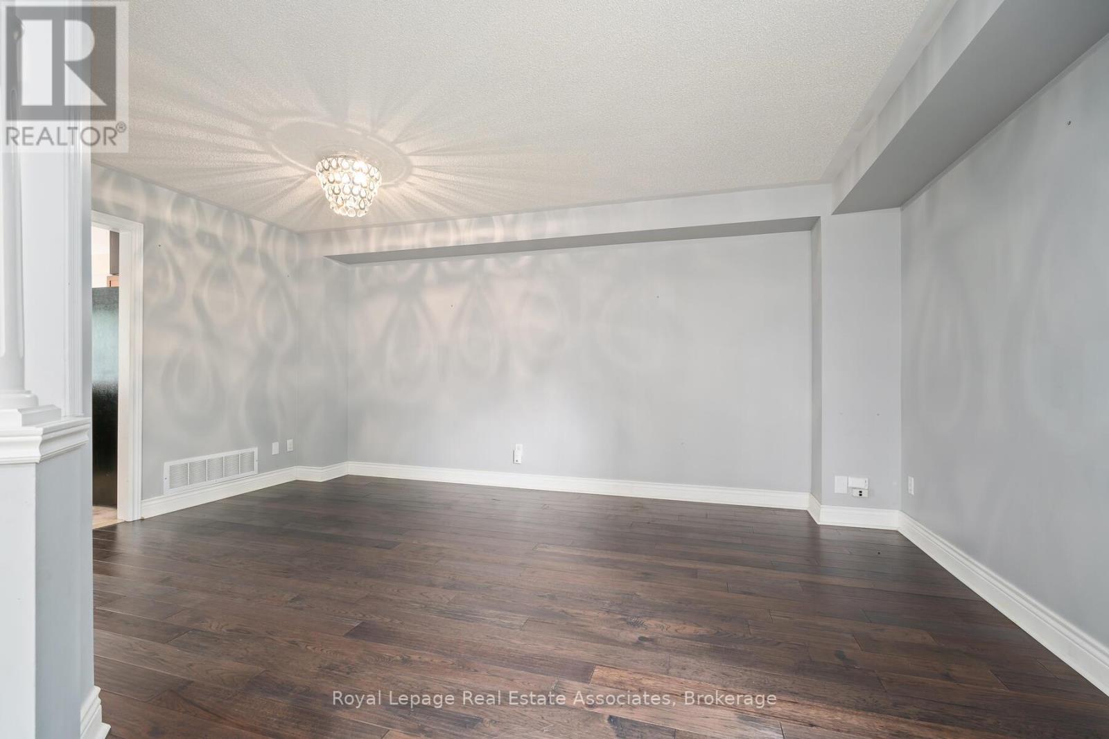 149 Mowat Crescent, Halton Hills (Georgetown), Ontario  L7G 6A8 - Photo 9 - W12390523