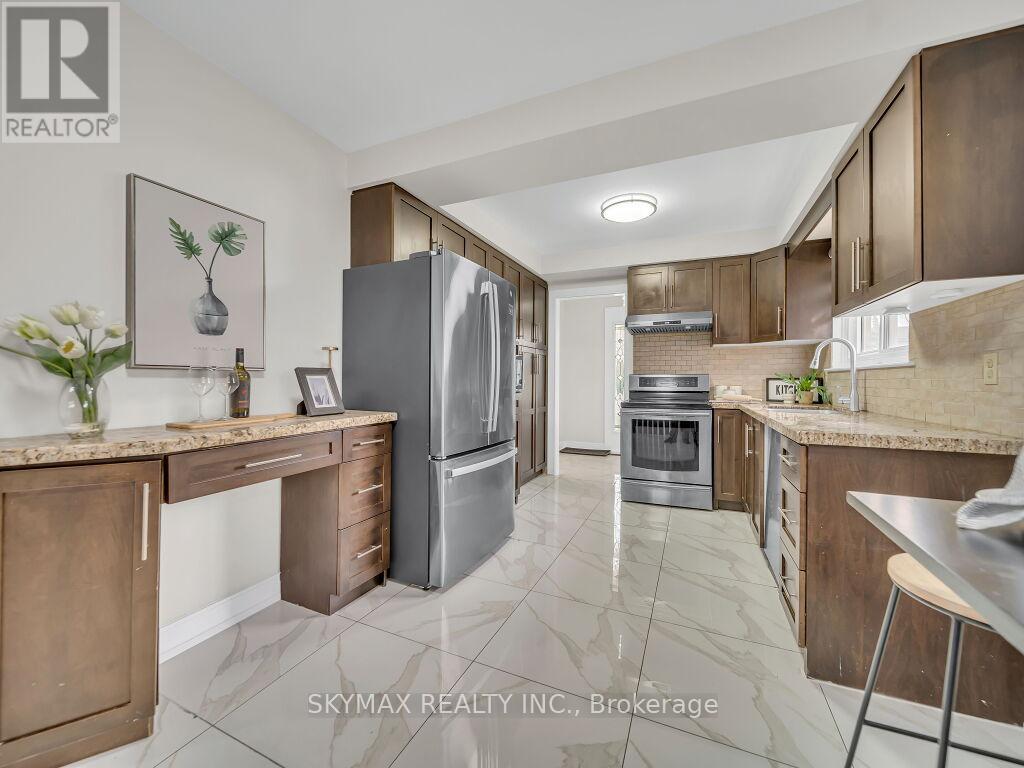 3053 Coral Drive, Mississauga, Ontario  L4T 1Z2 - Photo 14 - W12390537