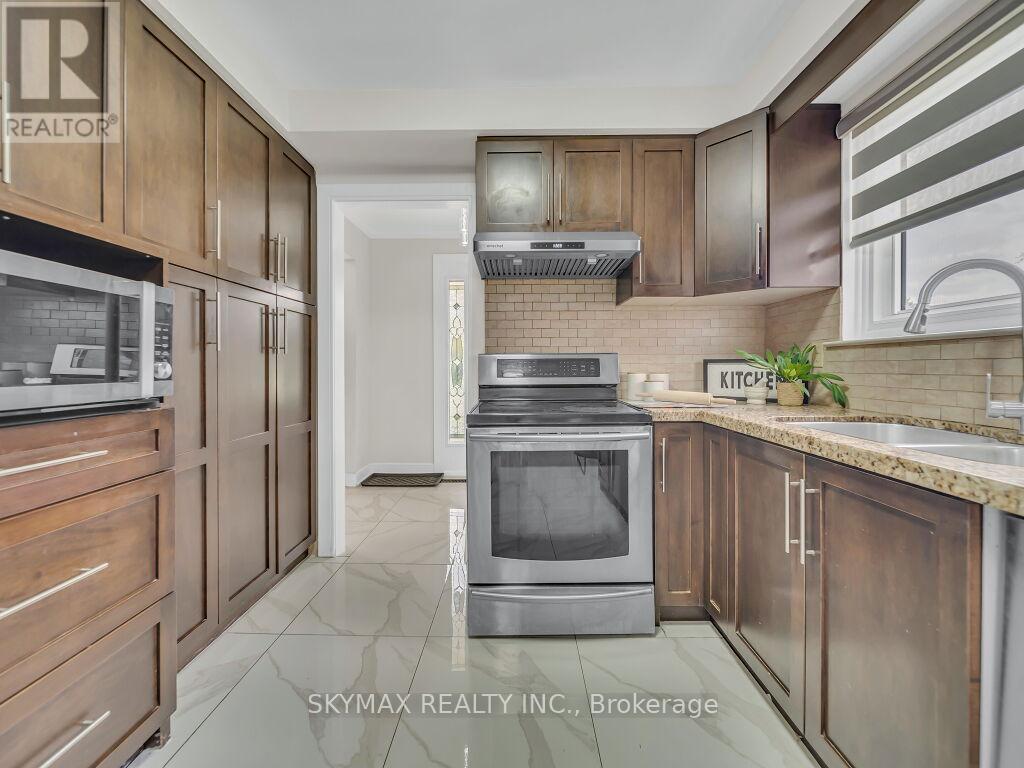 3053 Coral Drive, Mississauga, Ontario  L4T 1Z2 - Photo 15 - W12390537