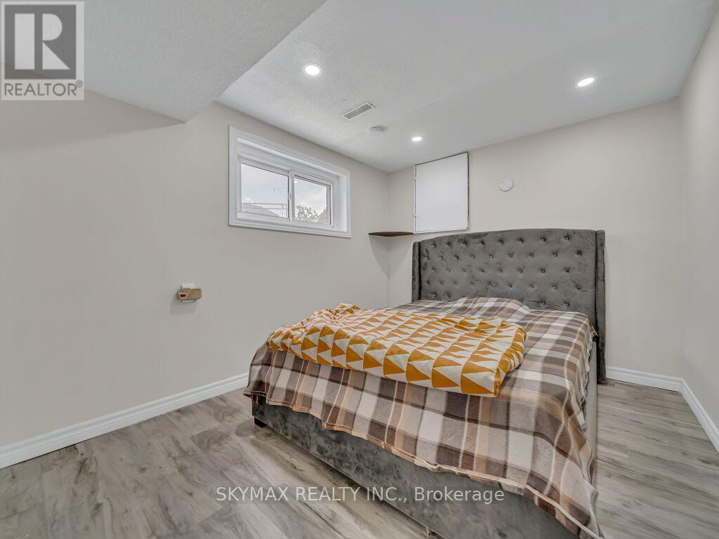 3053 Coral Drive, Mississauga, Ontario  L4T 1Z2 - Photo 21 - W12390537