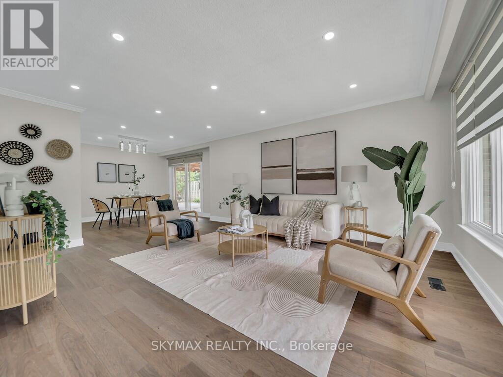 3053 Coral Drive, Mississauga, Ontario  L4T 1Z2 - Photo 6 - W12390537