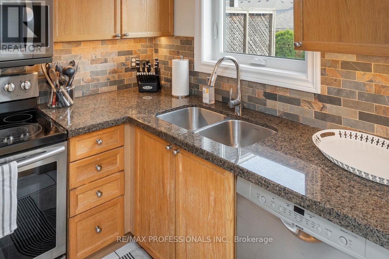 47 Tarragona Boulevard, Toronto, Ontario  M6N 5C2 - Photo 17 - W12390570