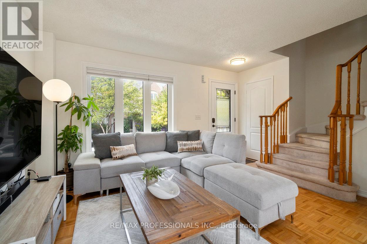 47 Tarragona Boulevard, Toronto, Ontario  M6N 5C2 - Photo 8 - W12390570