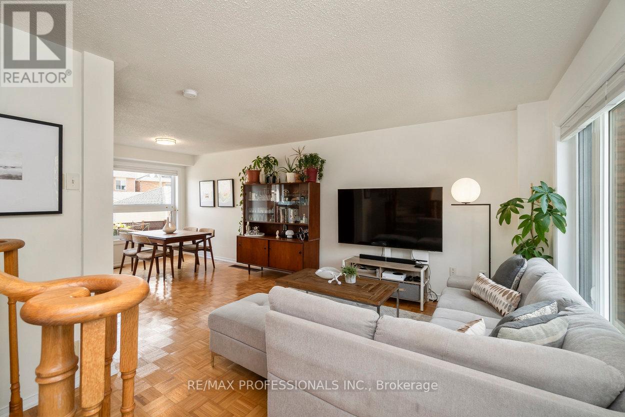 47 Tarragona Boulevard, Toronto, Ontario  M6N 5C2 - Photo 9 - W12390570