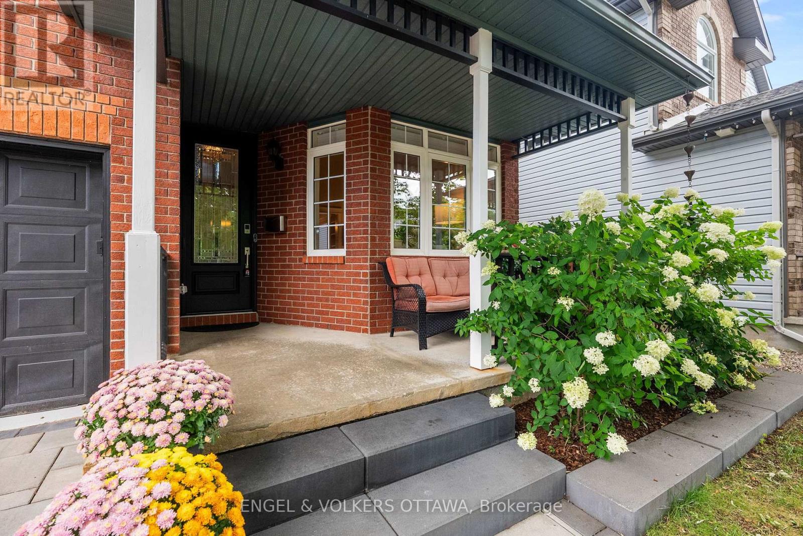 17 Colindale Avenue, Ottawa, Ontario  K2J 4V6 - Photo 3 - X12390603